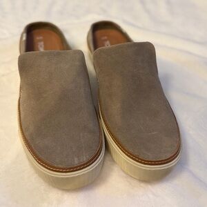 Women’s Suede Slip-On Tom’s - Tan